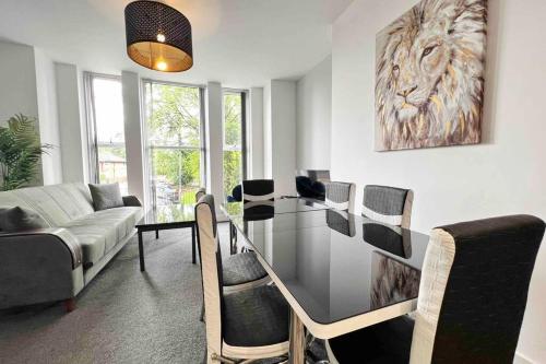 FREE PARKING - Cosy 2-BR Flat near Salford Royal, Manchester