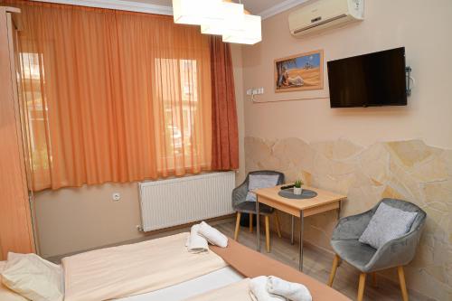 Double Room image 7