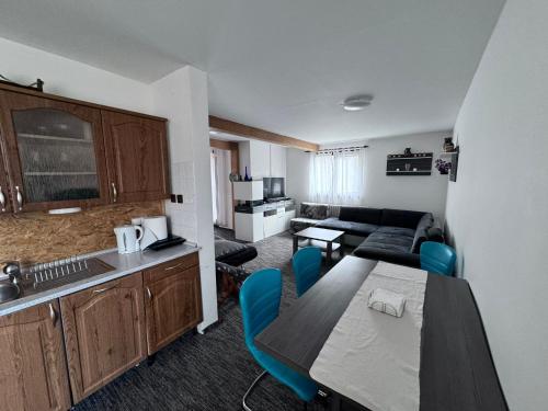 2 bedrooms, 8 beds