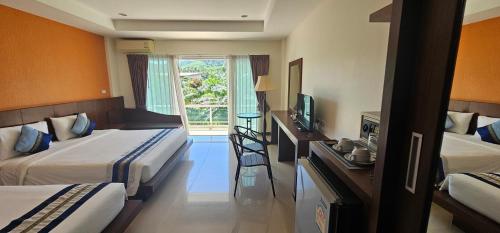 room detail thumbnail 2