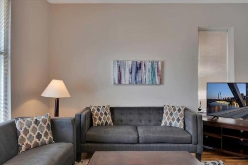 Breathtaking Unit in Shaw - 4 Queen beds 1E in Tower Grove, USA