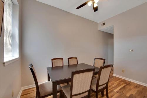 Breathtaking Unit in Shaw - 4 Queen beds 1E in Tower Grove, USA