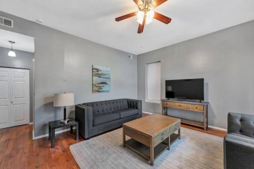 Month to Month rental in Shaw with parking