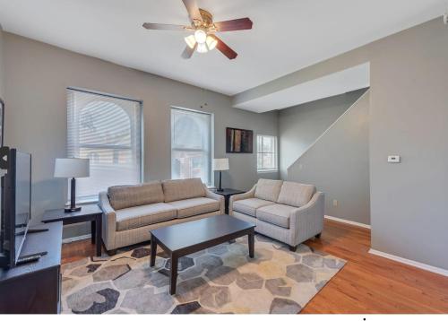 Breathtaking Unit in Shaw 8 Queen beds - 2w in Tower Grove, USA