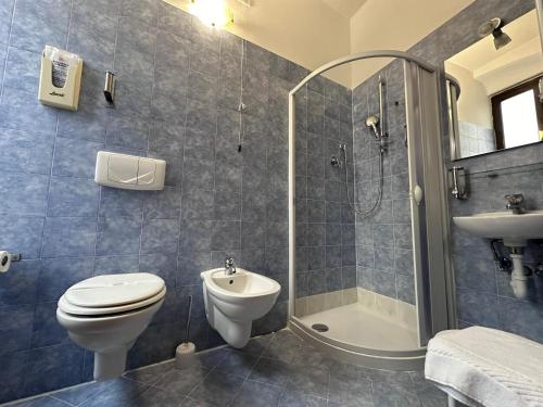 Single Room image 7