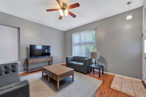 Breathtaking Unit in Shaw - 4 Queen beds 1W in Tower Grove, USA