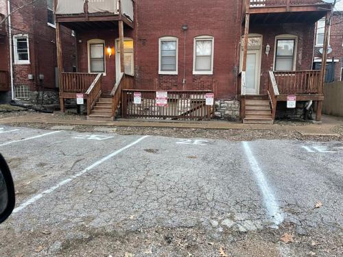 Breathtaking Unit in Shaw - 4 Queen beds 1W in Tower Grove, USA