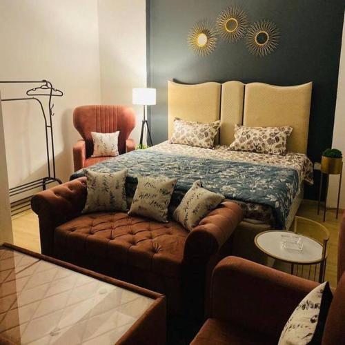 Roseate by Kapoor Regency