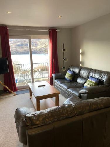 Fassifern. 1st Floor Apartment with Loch View