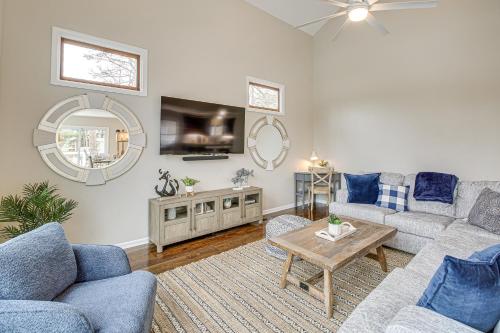 Hot Springs Lakefront Home with Dock and Water Views! in Hot Springs, USA