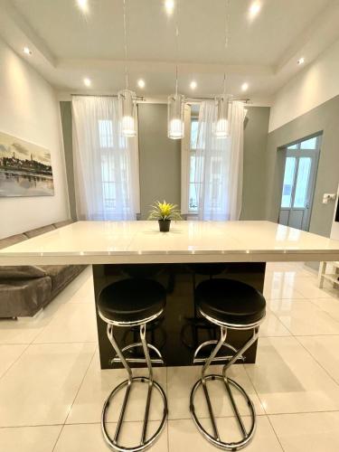 Amazing Swedish 3 ROOMS Apartment in the City Center - image 13