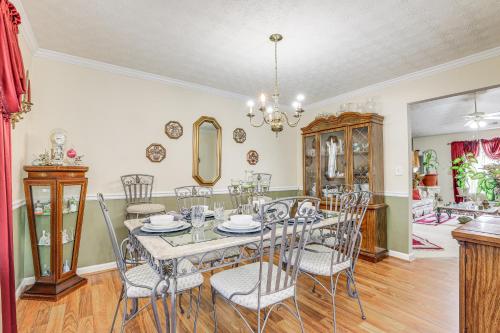 Classic Lithonia Home - Near Golf and Stone Mtn in Lithonia, USA