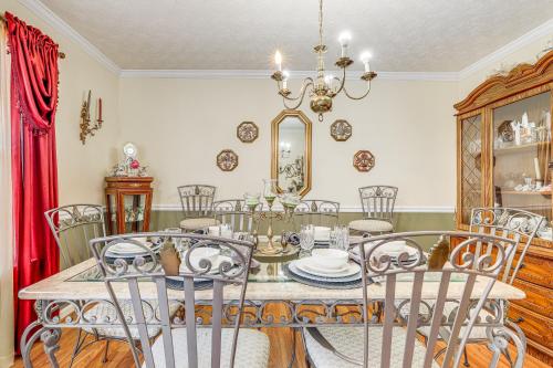 Classic Lithonia Home - Near Golf and Stone Mtn in Lithonia, USA
