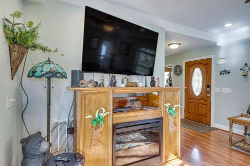 Pet-Friendly Lakehouse View Tower and Fire Pit! in Lake Murray Shores, USA