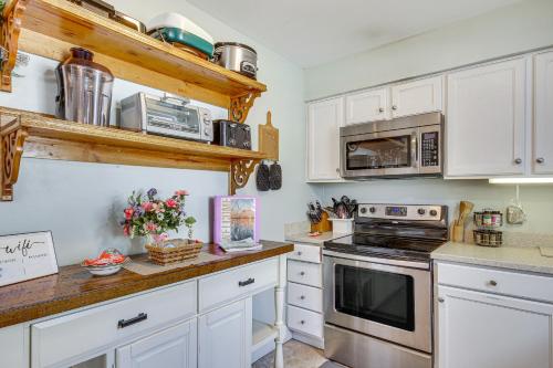 Pet-Friendly Lakehouse View Tower and Fire Pit! in Lake Murray Shores, USA