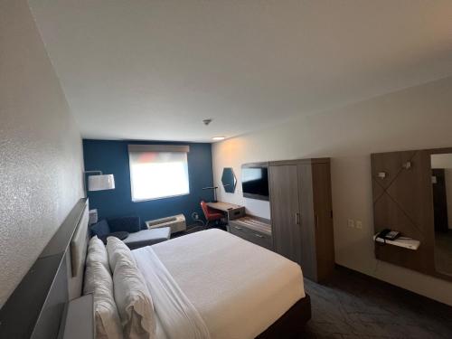 Holiday Inn Express - Wichita North - Park City by IHG - Hotel - Park City