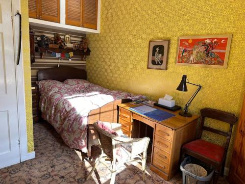 Very central 2 bedroom flat in World Heritage Site - Tap to explore photos