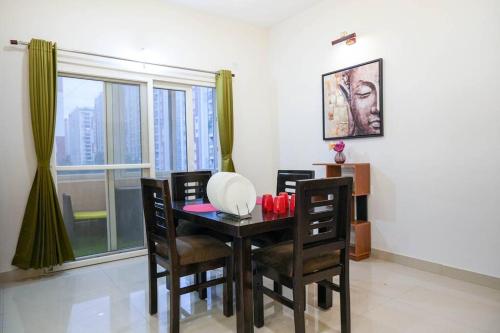 Classe Moyenne -2BHK, Near US Embassy, Gachibowli