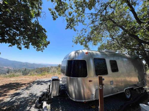 Modern Airstream with amazing view - 10 to 15 minutes from Kings Canyon National Park