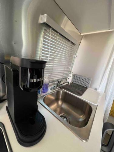 Modern Airstream with amazing view - 10 to 15 minutes from Kings Canyon National Park