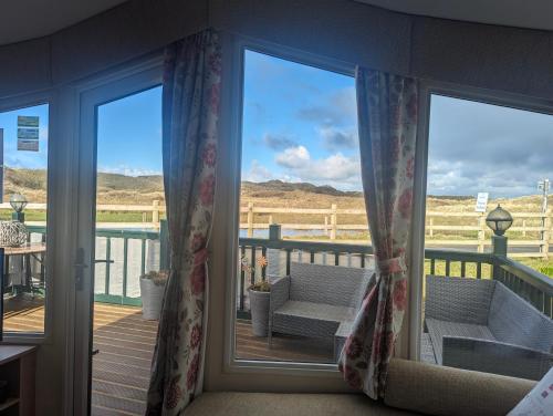 Skats, Peacehaven, Ynyslas, Borth in Borta