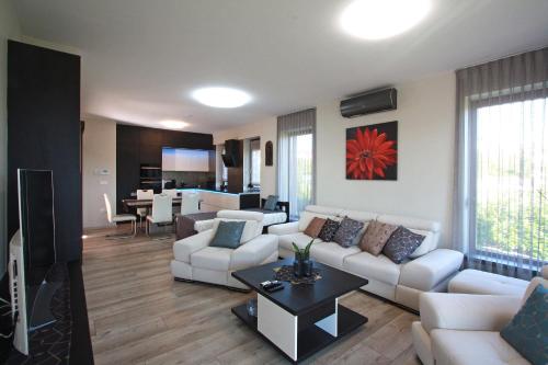 Paloznak Lux Apartmanház (Paloznak Lux Apartmanhaz) in ปาลอซนัก