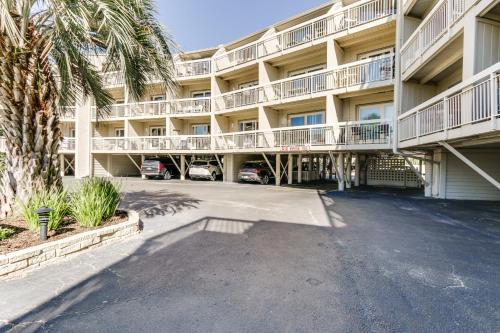 Beachfront Resort Condo with Ocean-View Balcony - image 10