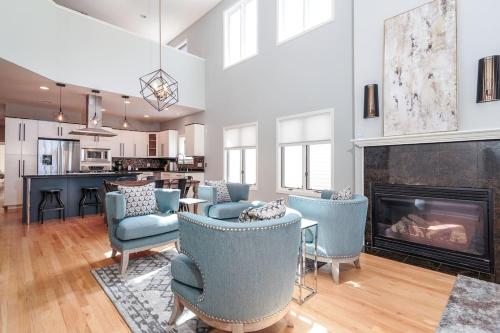Eclectic Stylish And Cozy Milwaukee Unit - Milwaukee, WI