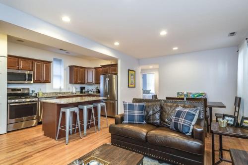 Lincoln Park Living - Suite 2 in Lincoln Park