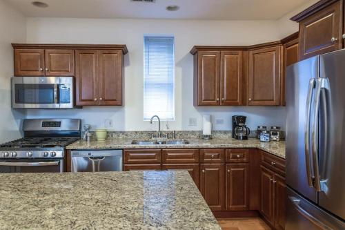 Lincoln Park Living - Suite 2 in Lincoln Park