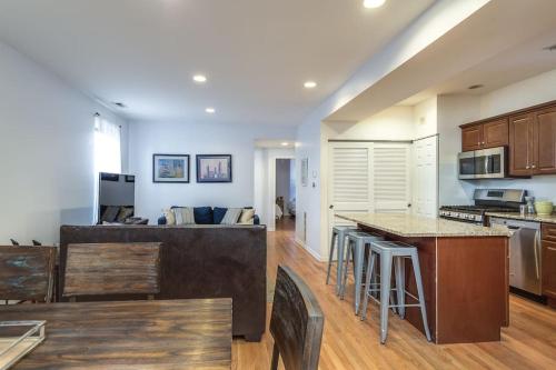 Lincoln Park Living - Suite 2 in Lincoln Park
