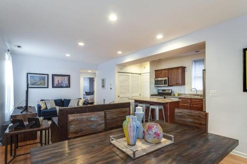 Lincoln Park Living - Suite 2 in Lincoln Park