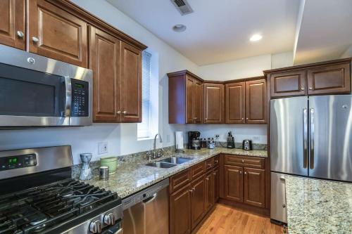 Lincoln Park Living - Suite 2 in Lincoln Park