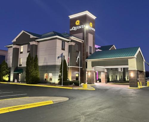 La Quinta Inn & Suites by Wyndham Louisville East