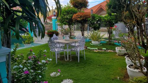 ガーデン, Affordable Spacious Bedroom & Bathroom near DVO Airport in カバンティアン