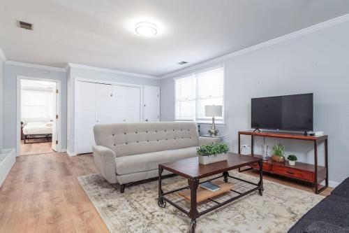 Beautiful Remodeled Penthouse Unit in Old Town in Chicago, USA
