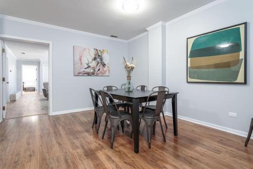 Beautiful Remodeled Penthouse Unit in Old Town in Old Town