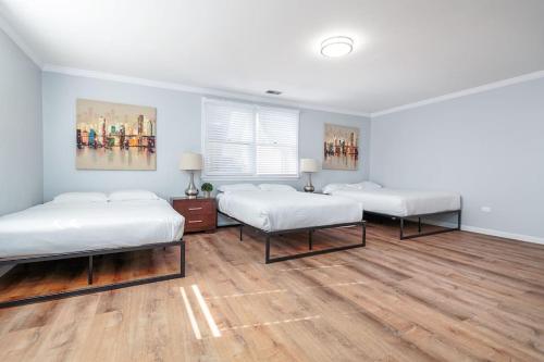 Beautiful Remodeled Penthouse Unit in Old Town in Chicago, USA