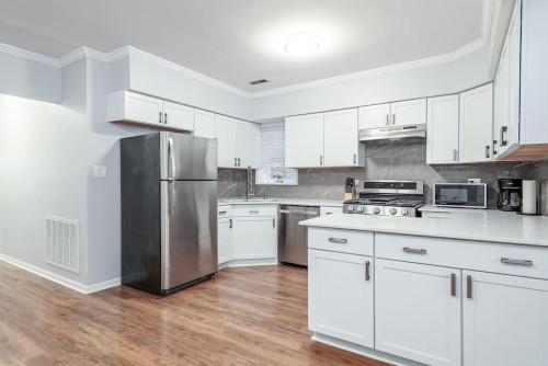 Beautiful Remodeled Penthouse Unit in Old Town in Chicago, USA