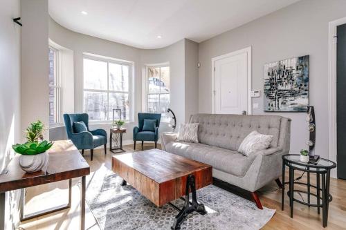 Immaculate Brand New Condo Downtown in Chicago, USA