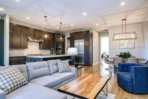 Immaculate Brand New Condo Downtown in Chicago, USA