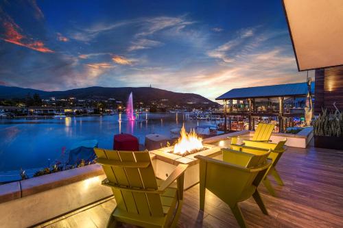. Lakehouse Resort
