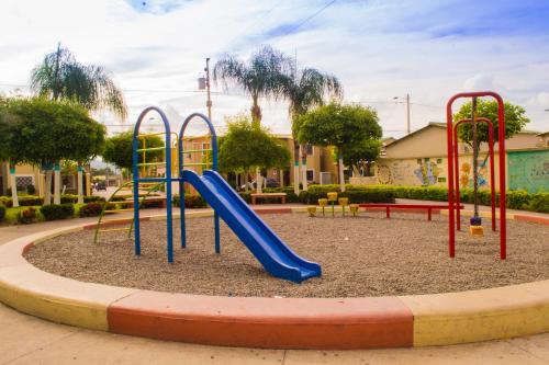 Playground, Departamento entero de 3 dormitorios en urbanizacion privada con garaje y seguridad 24h in La Aurora