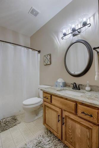 Spacious Pool House with tons of amenities! - image 2