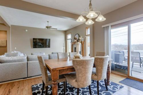 Spacious Pool House with tons of amenities! in Millard
