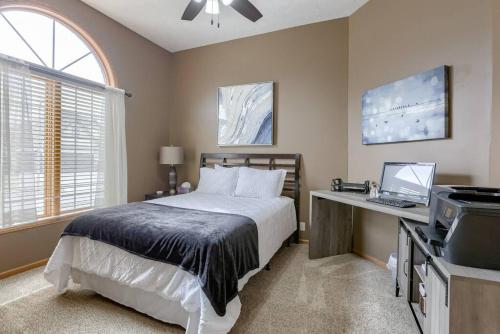 Spacious Pool House with tons of amenities! - image 13