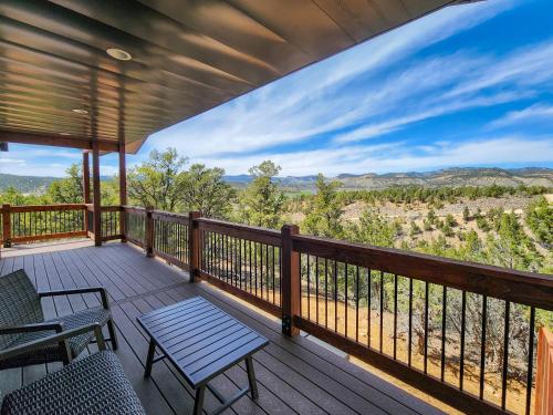 Deer Ridge Casita: Private Retreat Hot Tub & Views – khách sạn tại Glendale