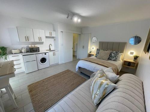 Knysna Studio Luxury Escape at HeadsView! in أولد بليس