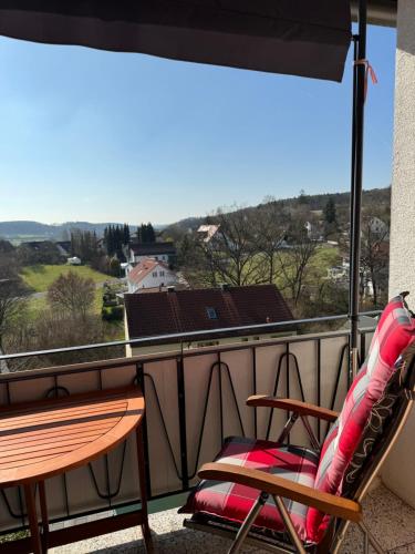 3 Zimmerwohnung mit 2 Schlafzimmer Balkon Küche TV WLAN - Apartment - Langenzenn