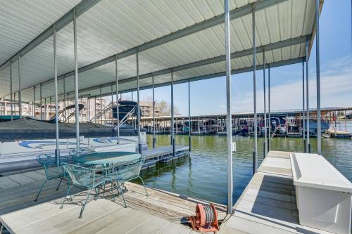 Lakefront Condo with Resort Amenities in Osage Beach